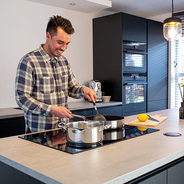 Zwarte eiland keuken