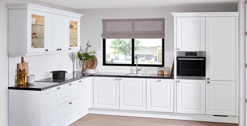 Lichte klassiek moderne keuken