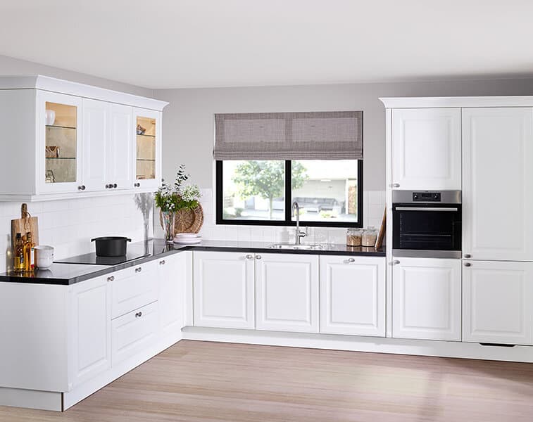 Lichte klassiek moderne keuken