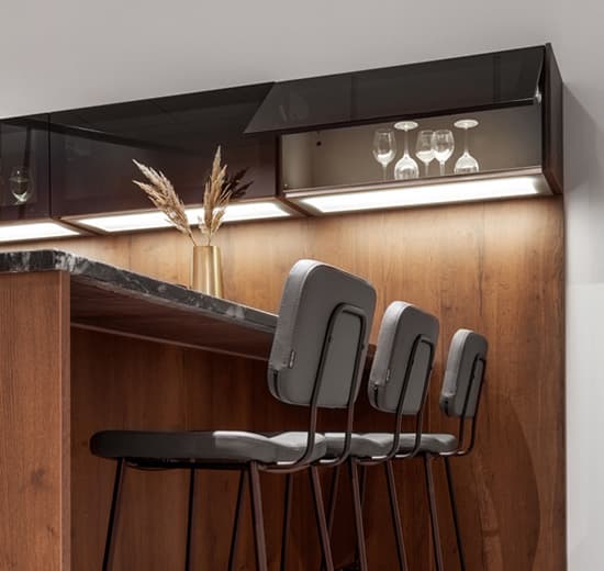 U-keuken met bar en houtlook