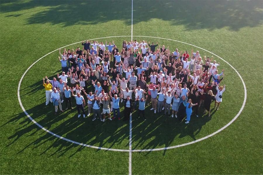 Keuken Kampioen personeel voetbalveld