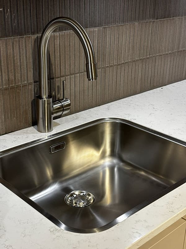 Keukenkraan schoonmaken