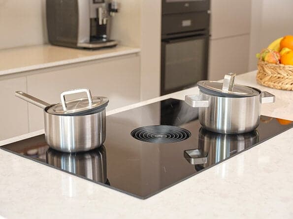 Bora-kookplaat-met-kookveldafzuiging in beige keuken